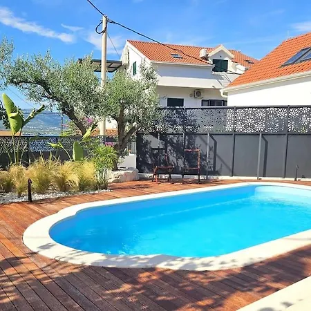 Holiday home Pool House Arbanija