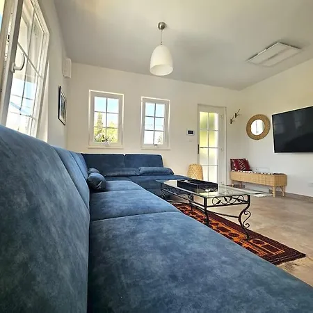 Holiday home Pool House Arbanija