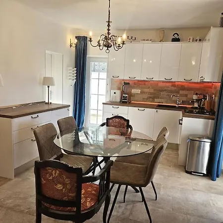 Holiday home Pool House Arbanija *