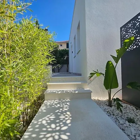 Holiday home Pool House Arbanija